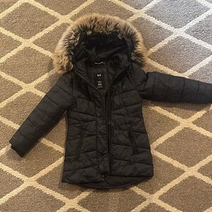 Girls size 4 Black Under Armour Cold Gear Jacket. Faux fur lined hood